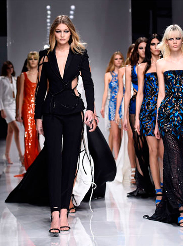 El escote fue el protagonista de la Semana de la Moda de París