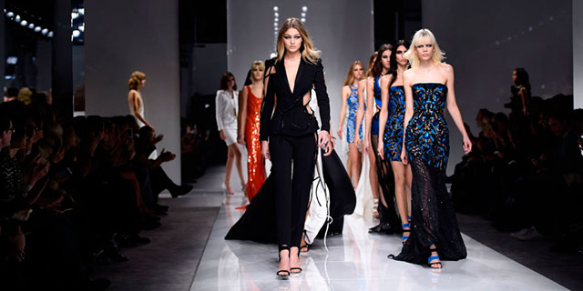 El escote fue el protagonista de la Semana de la Moda de París