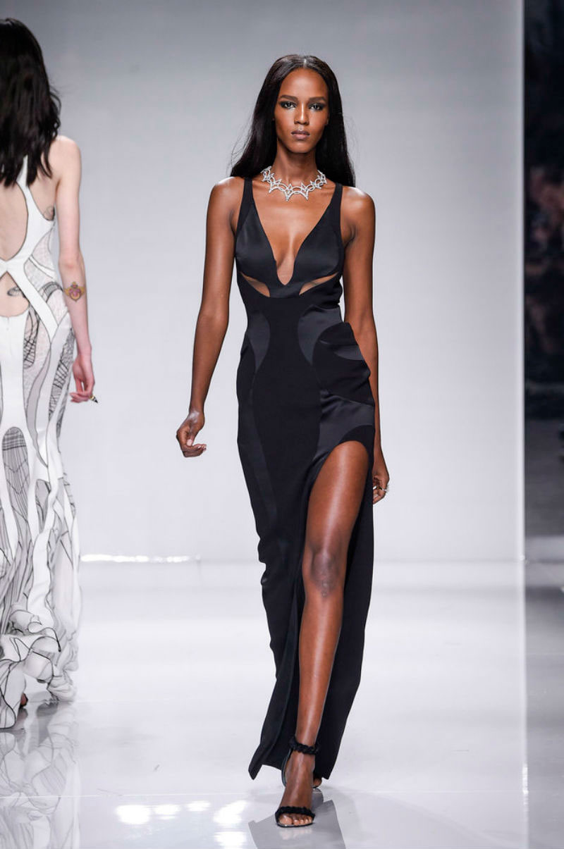 El escote fue el protagonista de la Semana de la Moda de París