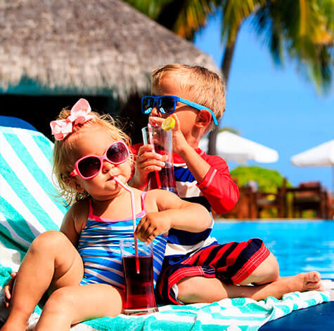 Niños en la piscina